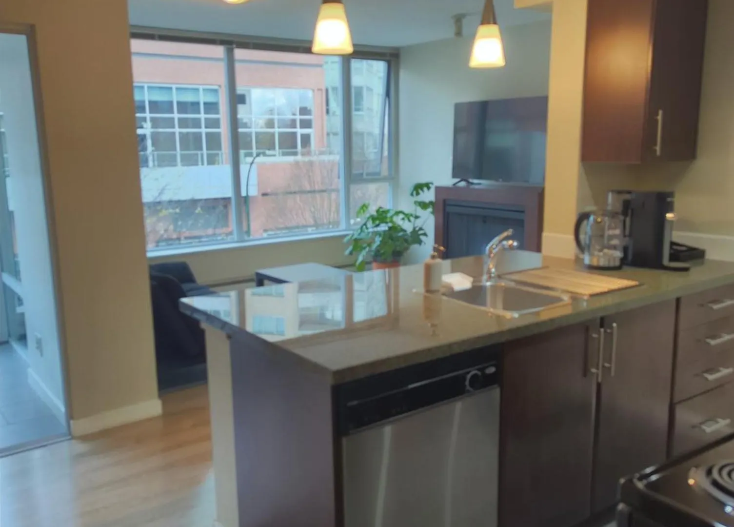 1 Bedroom Apartment Beside Roger'S Arena, Bcplace, Skytrain Vancouver